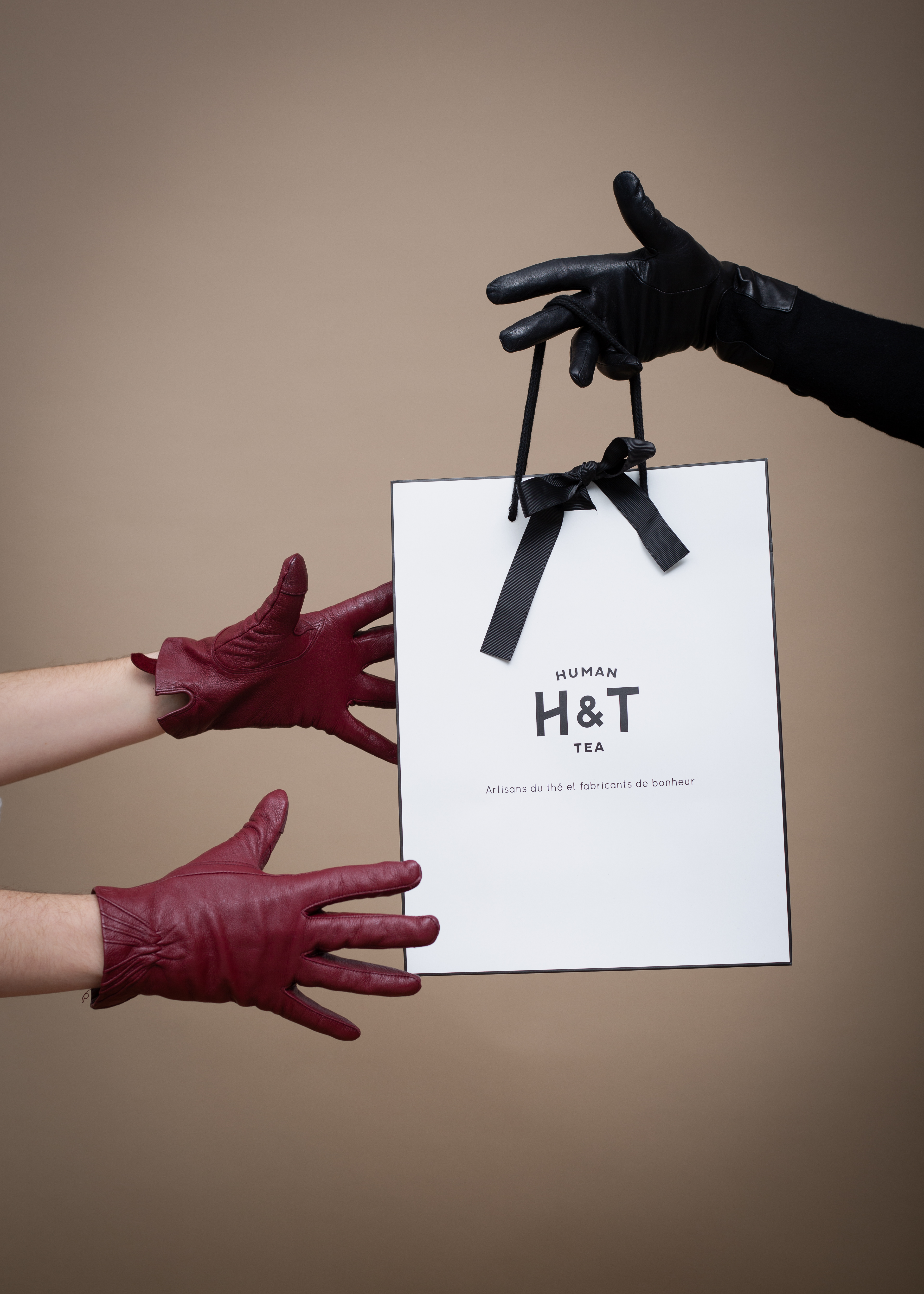 Faire plaisir à un amateur de thé,  c’est lui offrir des moments précieux, des pauses bien méritées, des tasses fumantes qui enveloppent l’âme comme un câlin chaleureux. Voici des idées pour lui plaire.

